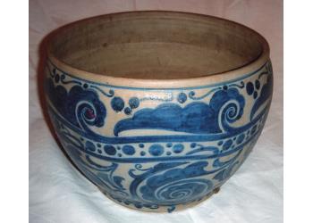 Vaso con foglie e  festoni Vaso con foglie e  festoni